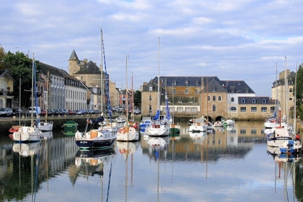 Pont-L'Abbé (5 mn from the house)
