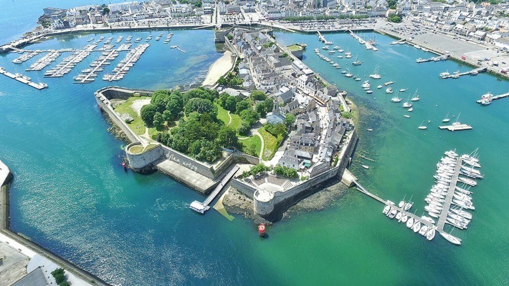 The walled city of Concarneau (35 mn from the house)