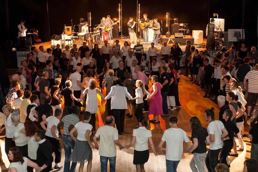 A fest-noz (night party), a traditional dancing evening (listed as intangible heritage by UNESCO), very numerous in summer