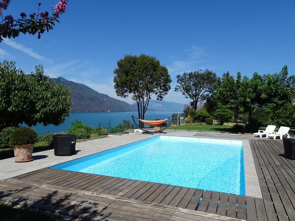 Piscine face au lac 10 m x 5 m
