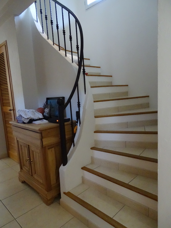 escalier menant à l'étage