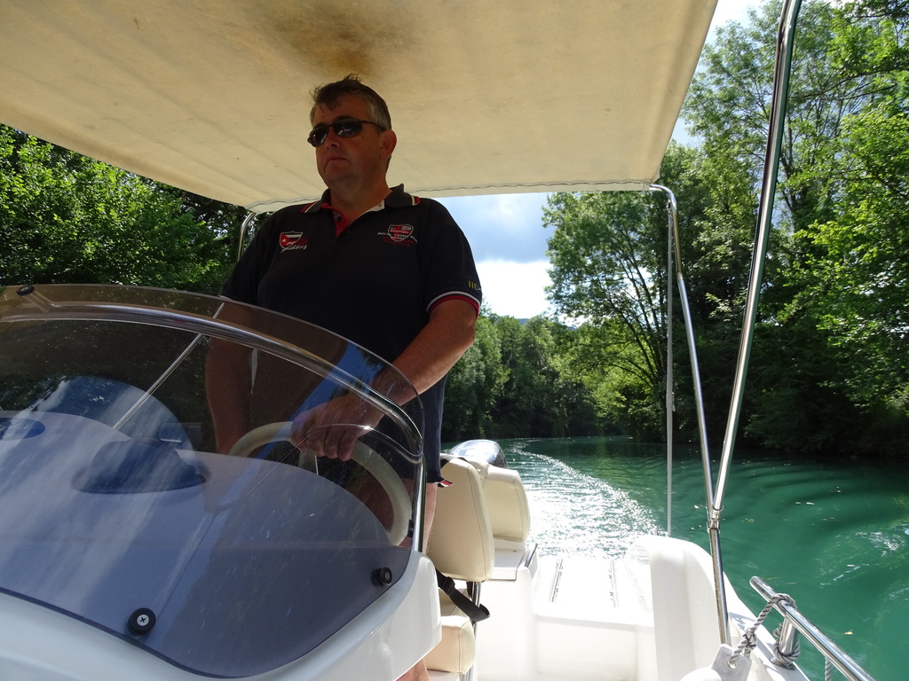 location de bâteaux possible pour pratique du ski nautique