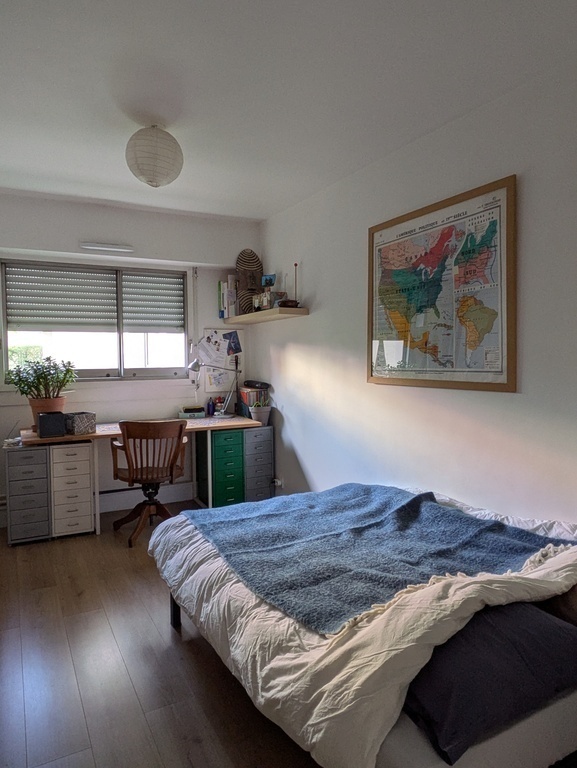 the bedroom ( bed of 140 x 190 cm)