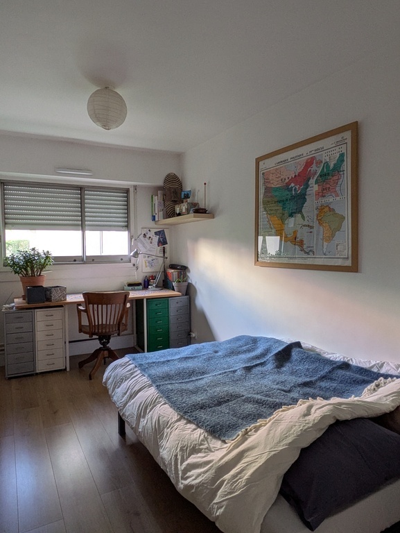 the bedroom ( bed of 140 x 190 cm)