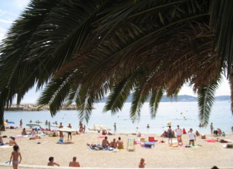 Cote d'Azur Flat, the beach