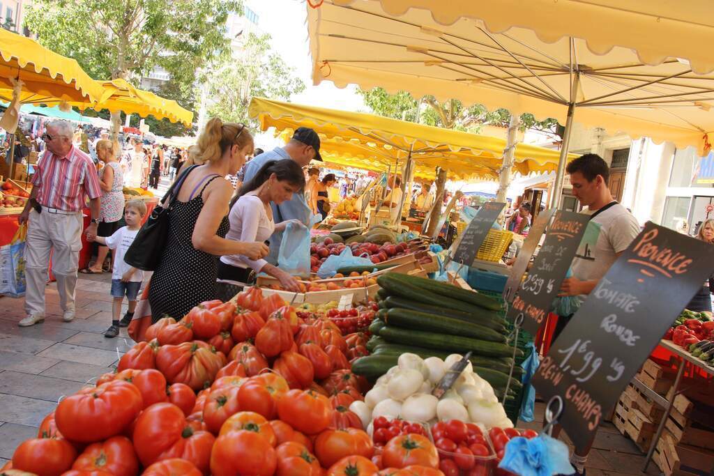 Cote d'Azur Flat, Provencal Market