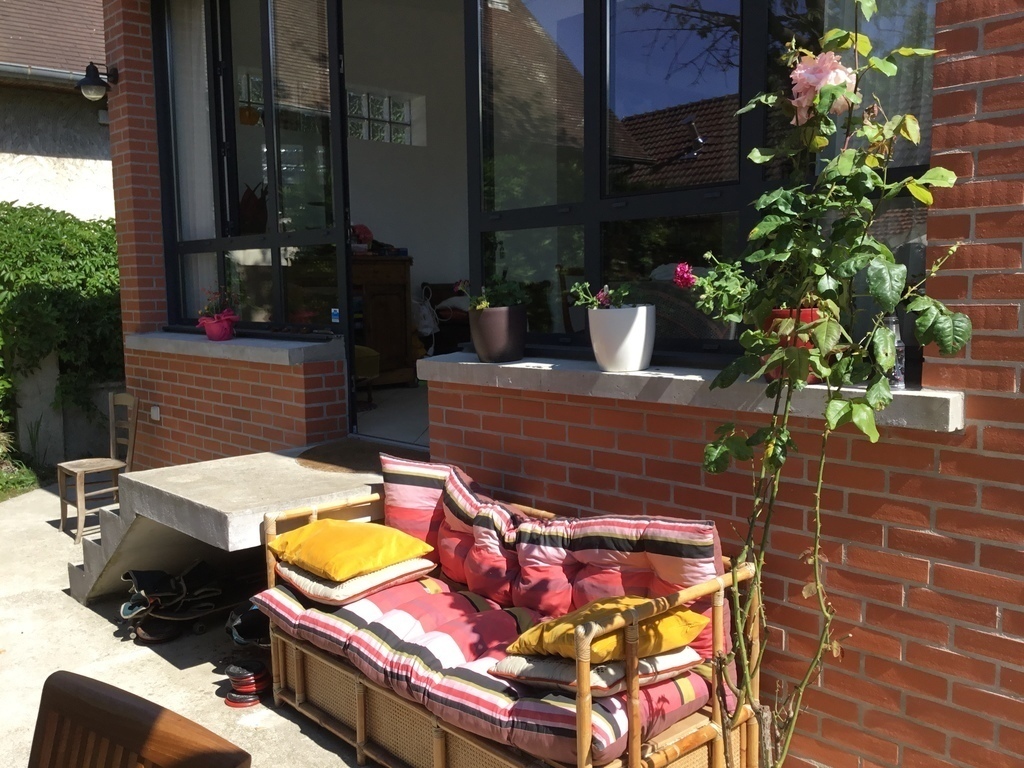 Access to terrace from living room