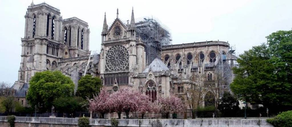 Notre-Dame-de-Paris, 12.6km away from our home/30mn by public transport 