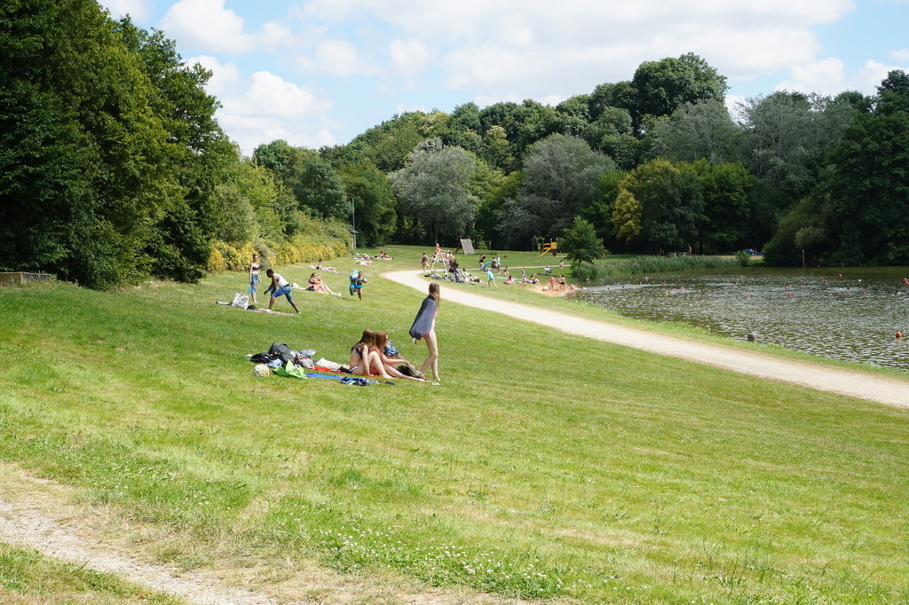 there re near the house severals little lake for swimming about 15 minutes 