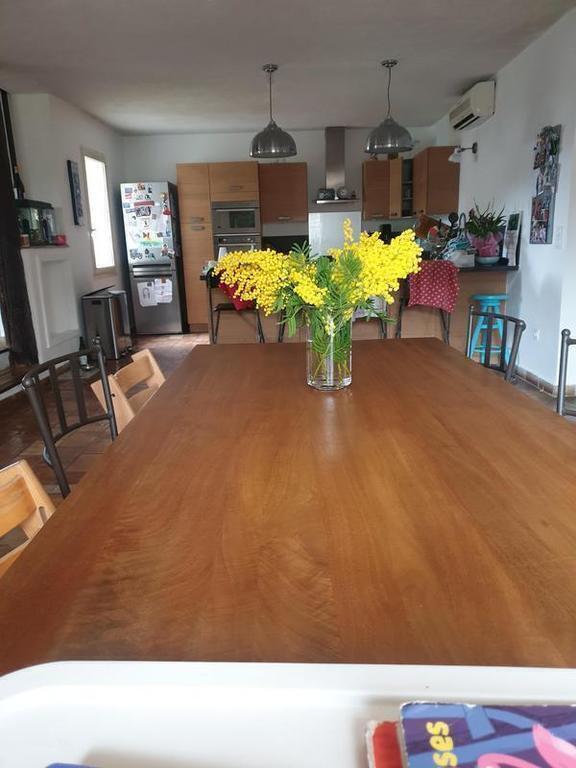 to the kitchen, from dining room