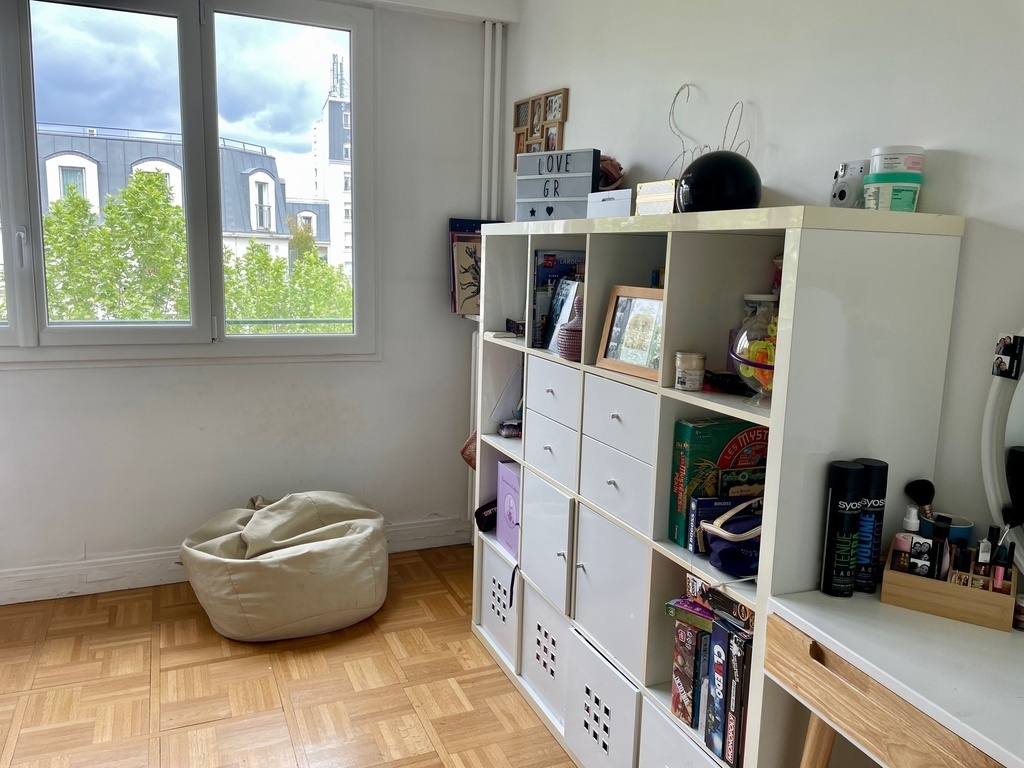 Teenager bedroom (bookcase)