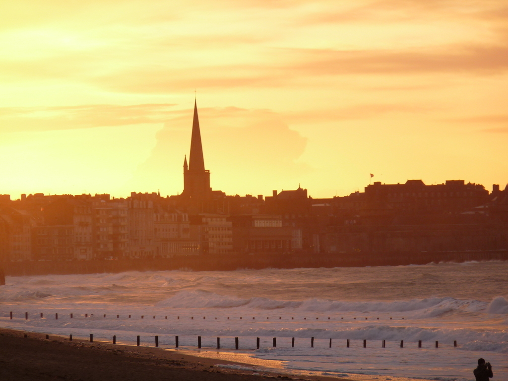 Inta muros vu de la plage du sillon