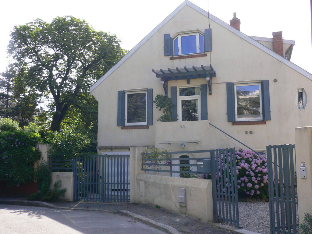 la façade de la maison coté impasse (privée)