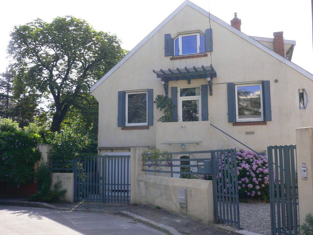 la façade de la maison coté impasse (privée)