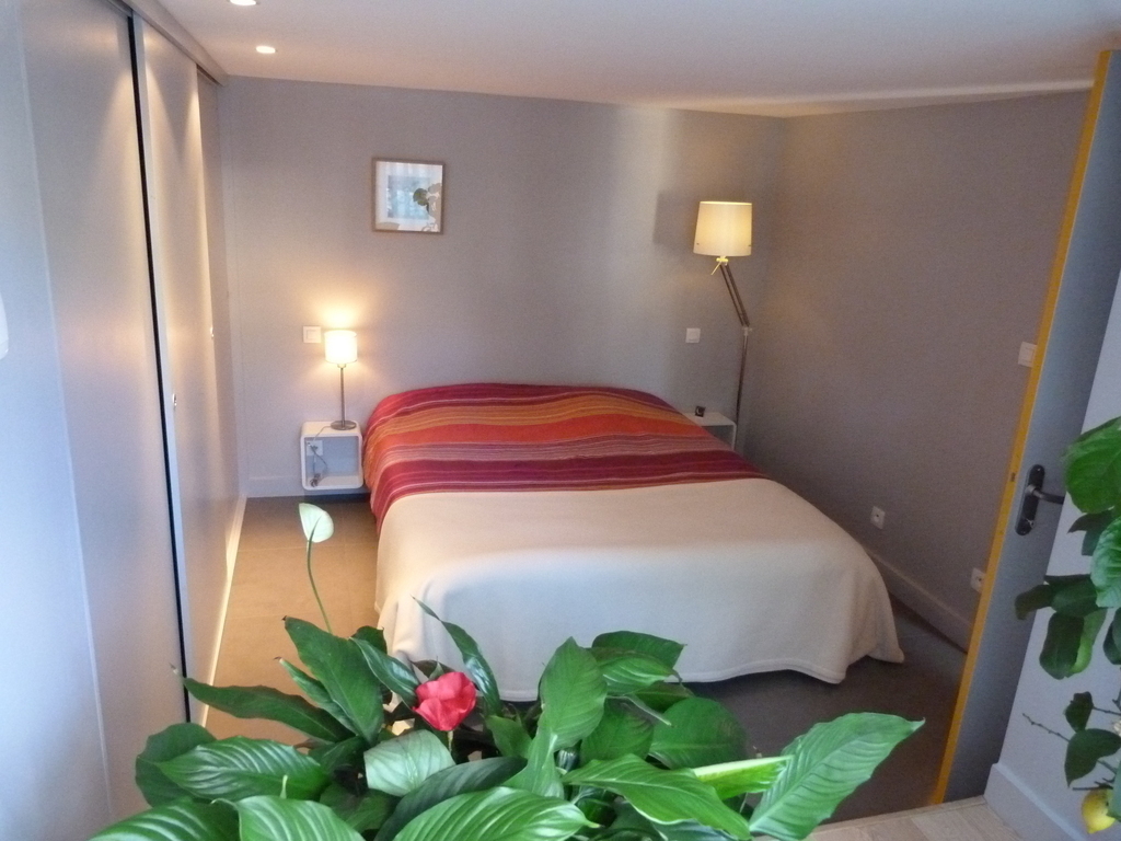 Chambre 1 au rez de chaussée, lit en 160 