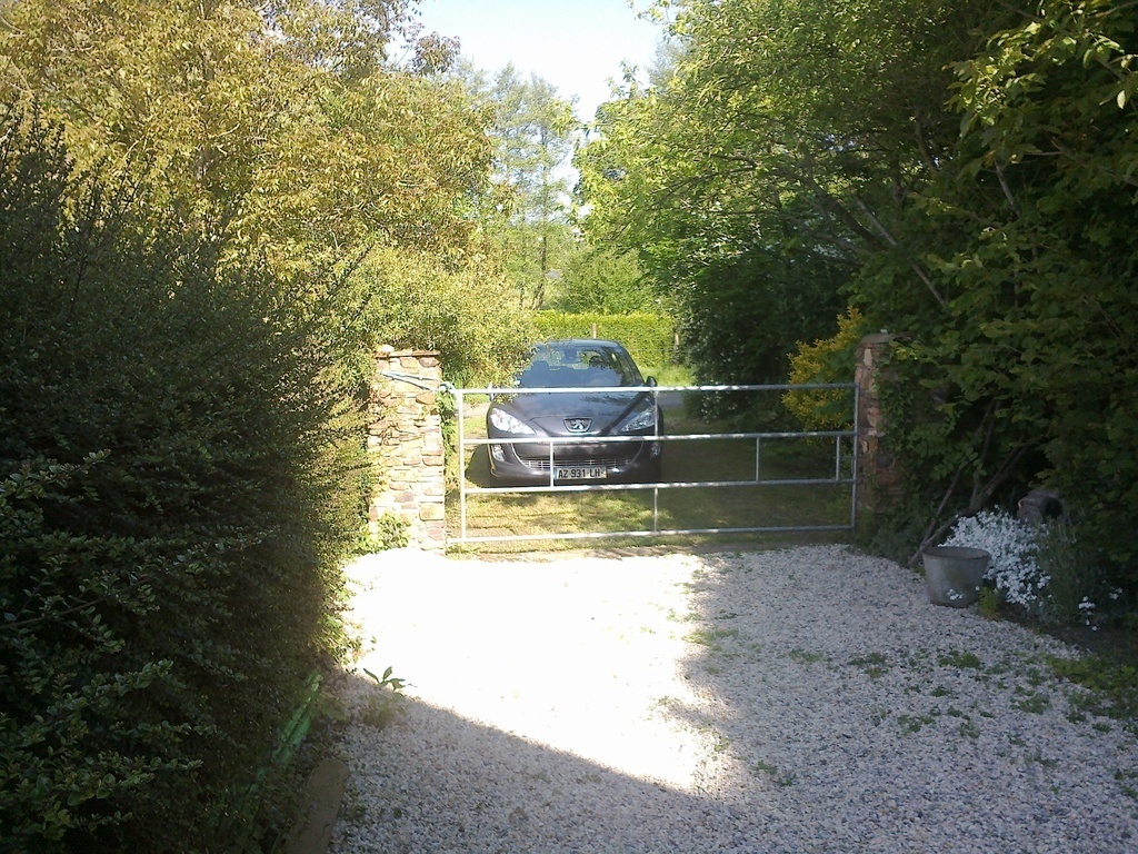 Le fond du jardin, notre véhicule : Peugeot 308 automatique.