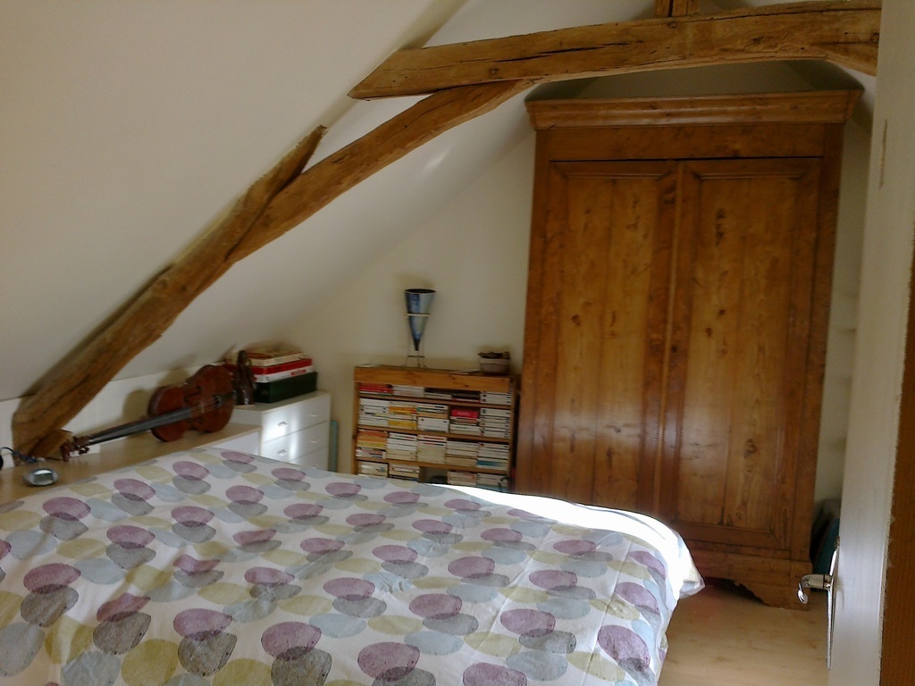La chambre d'adultes à l'étage (lit "queen size")