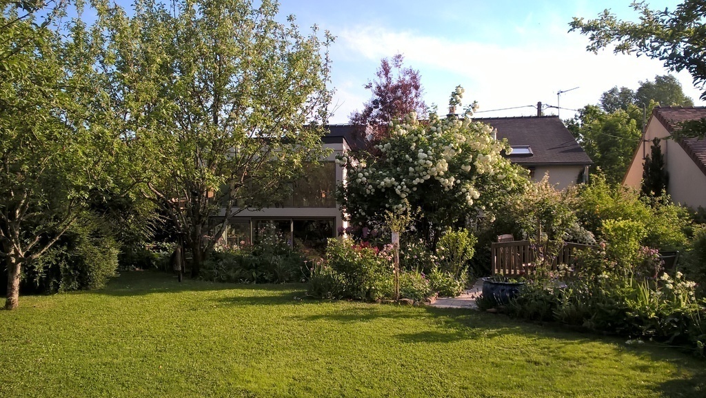 Vue de la maison depuis le jardin