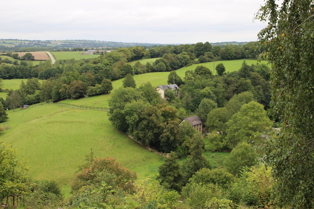 Paysage de bocage, vu des remparts du château.
