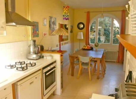 Kitchen and diner table - Kitchen Pic n°5