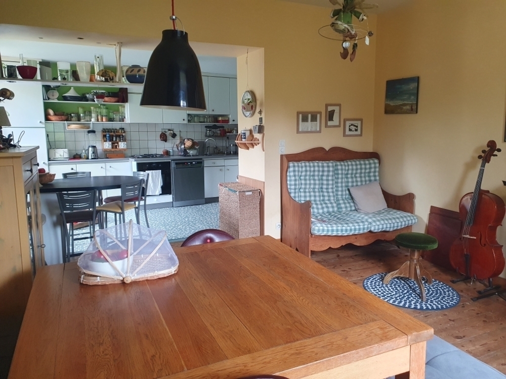 Dining room, leading to the kitchen