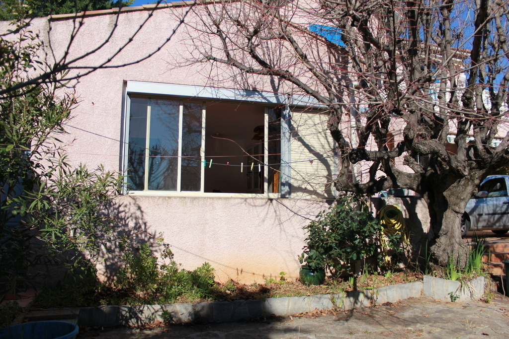 vierw of the annex from the small garden (it's possible to eat there also)