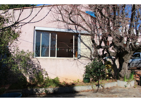 vierw of the annex from the small garden (it's possible to eat there also)