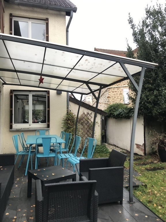 Back garden and terrace (can be closed for children)