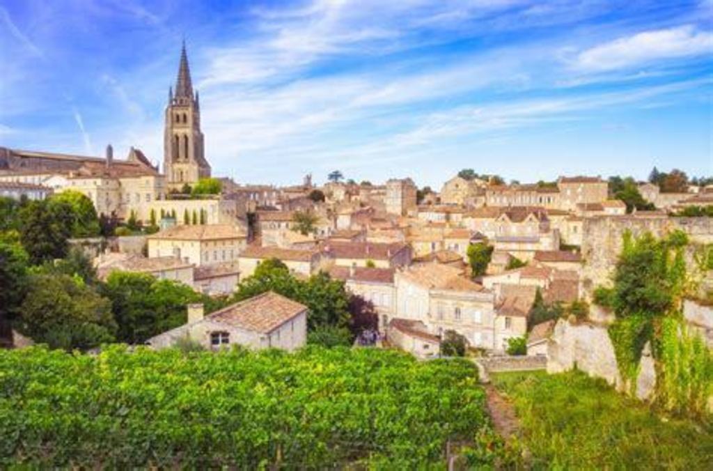 St Emilion : célèbre pour ses vins et ses macarons (45 mn de route)