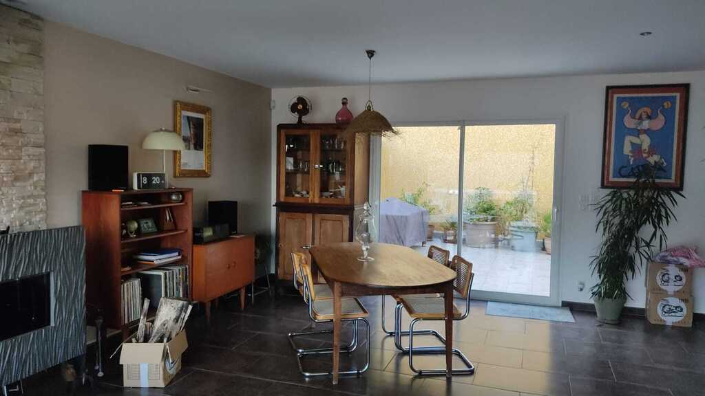 coin salle à manger de la pièce principale