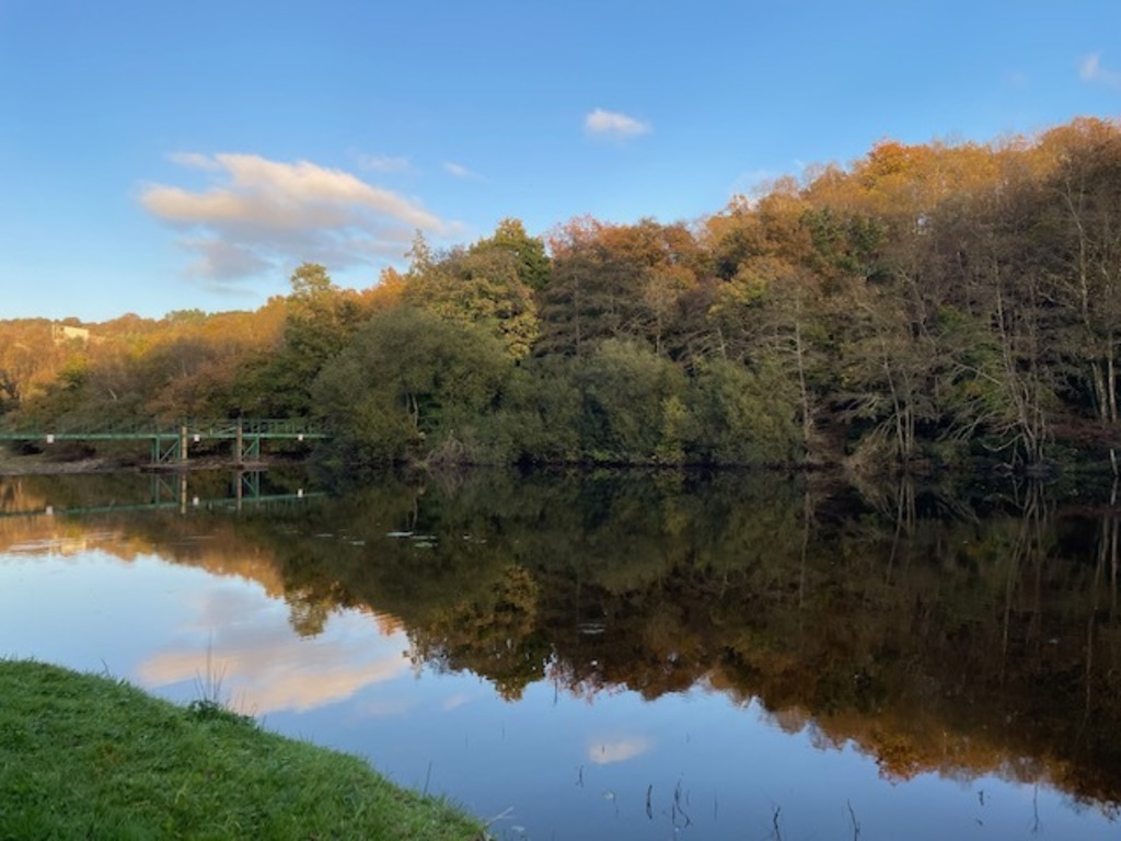 canal de nantes à brest près du lac de guerledan et de bon repos