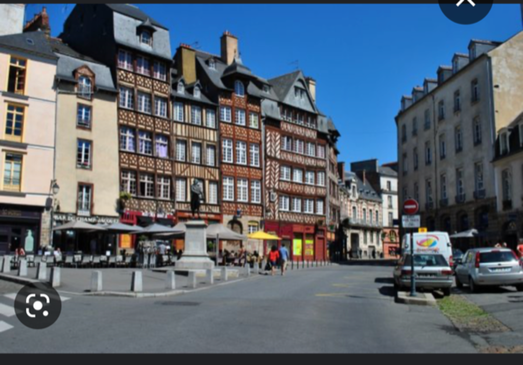 vieux Rennes où nous aimons flaner et faire du shopping