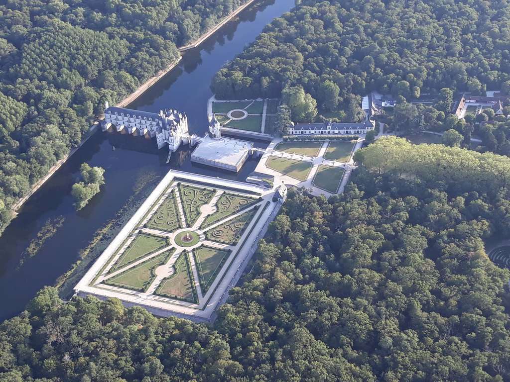 Chenonceau from an air balloon