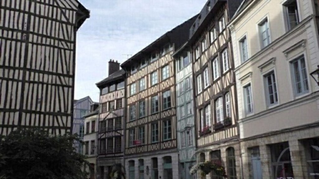 rue Eau de robec, une des plus jolies rues de Rouen à 5 minutes à pied