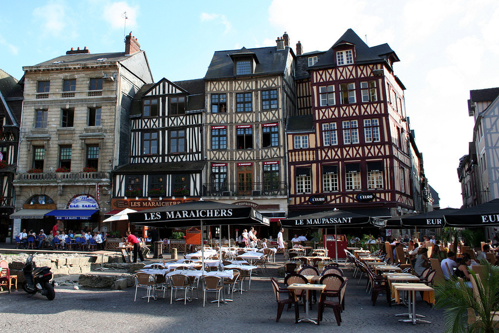 Place du Vieux Marché - 15 minutes à pied de la maison