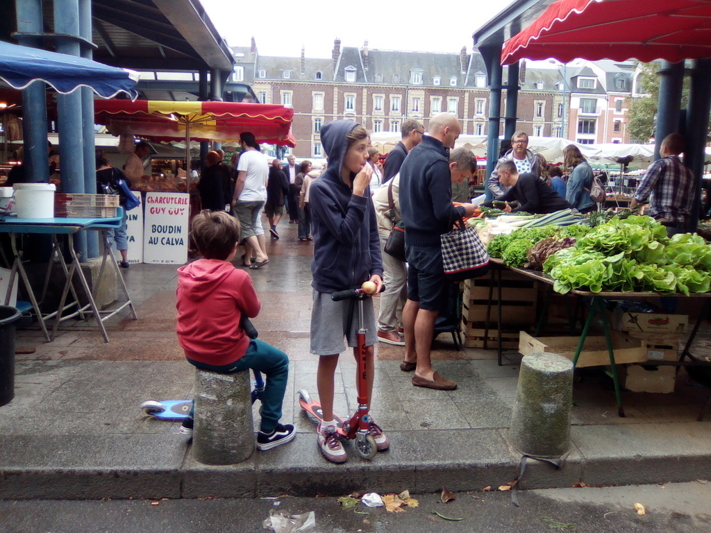 Marché Place St Marc, 5 minutes de la maison