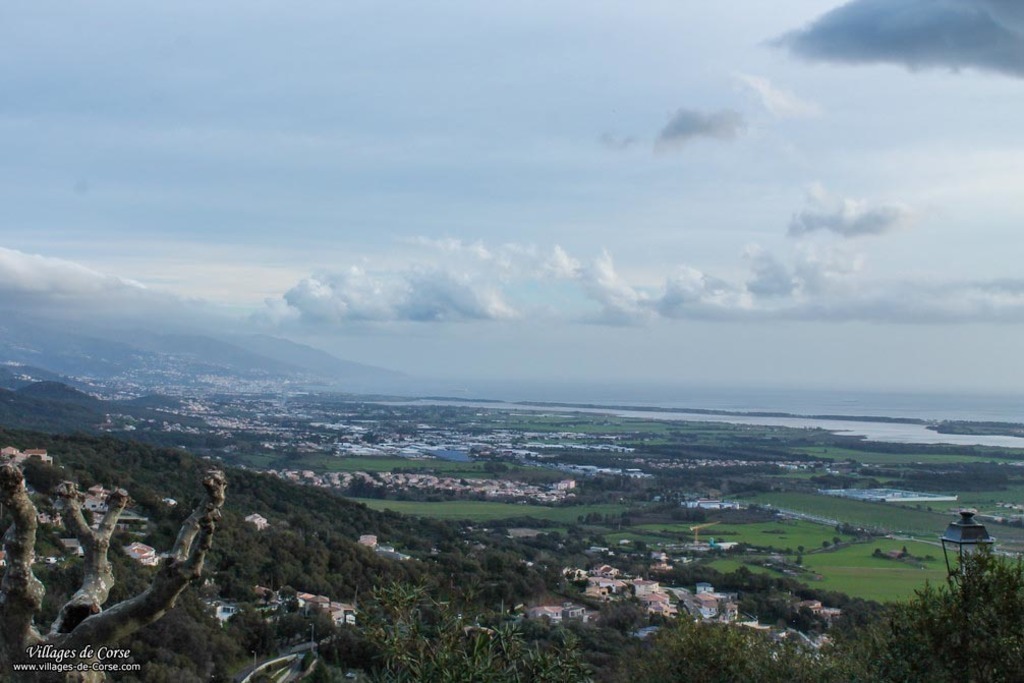Le village est à 300 m au dessus du niveau de la mer.