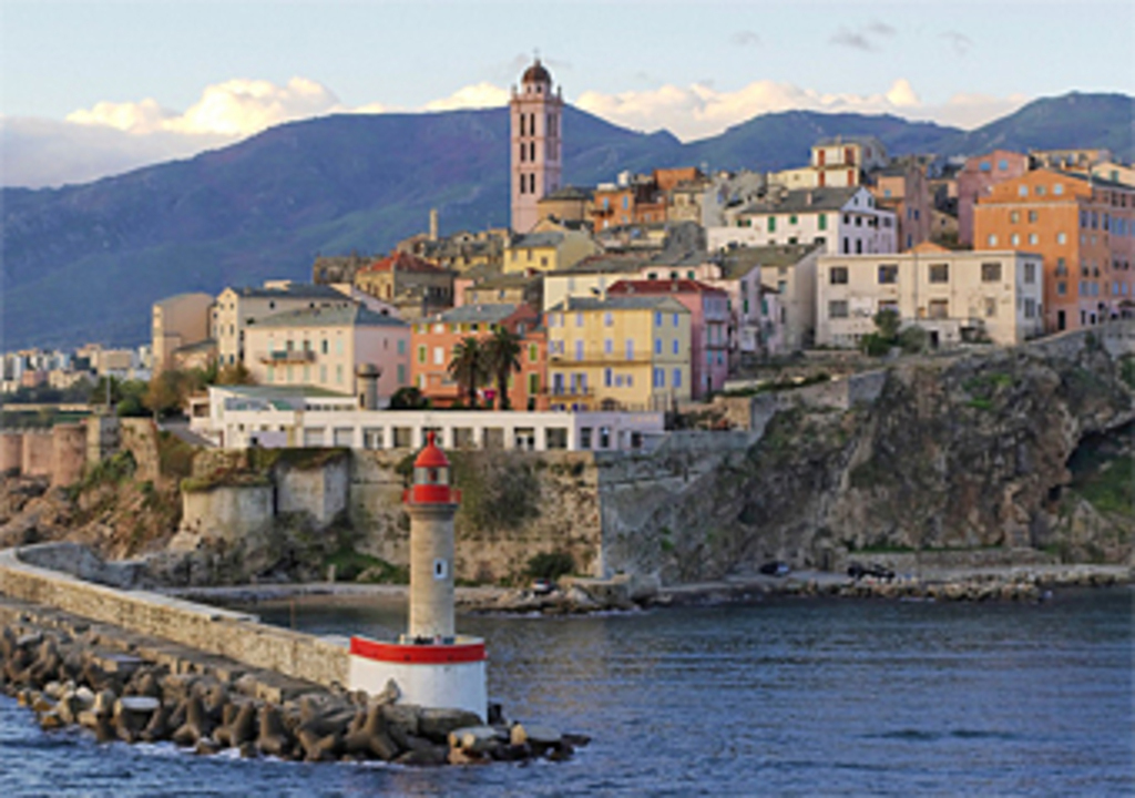 Bastia a 20 mn en voiture.