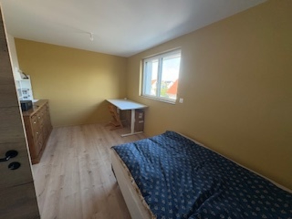 The friends' bedroom, at the second floor