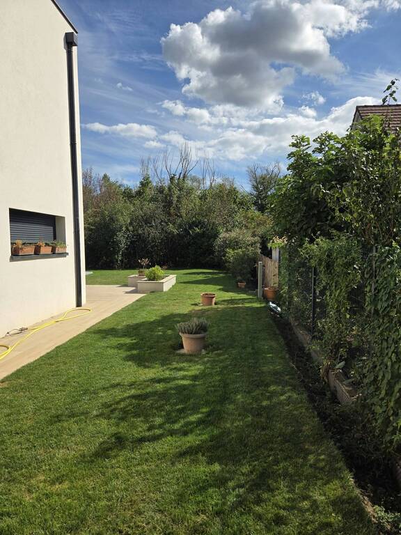 Right wing of the garden