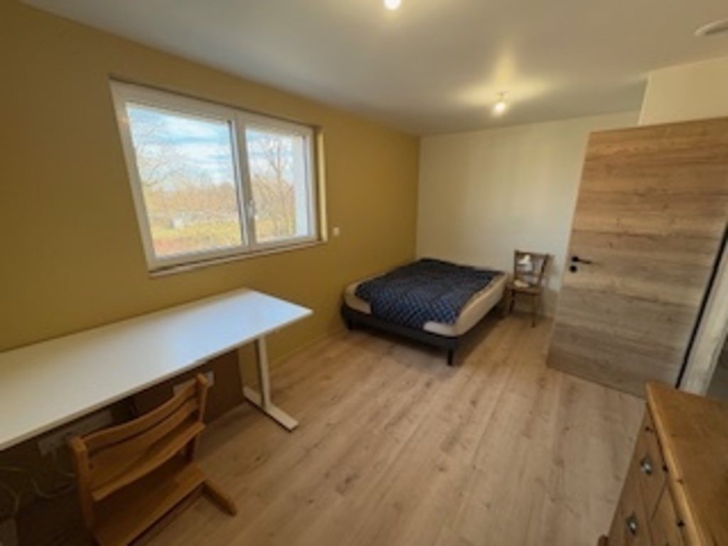 Still the friends' bedroom, at the second floor