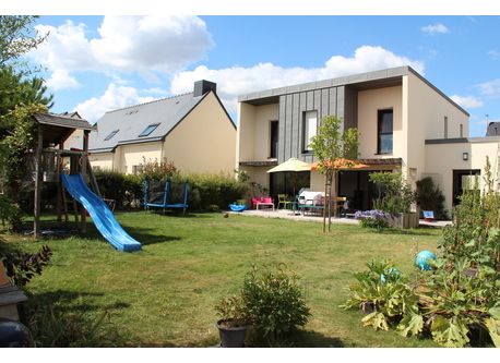 The house seen from the garden, with playgroung, terrace, barbecue