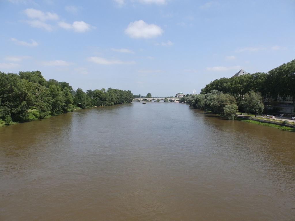 The river Loire (400 m)