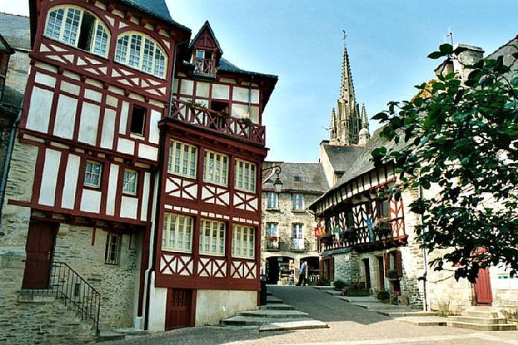 Josselin center