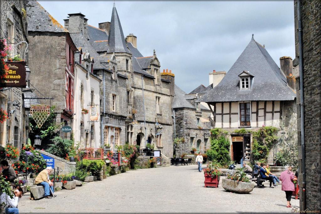 Rochefort en Terre (1h15 drive)