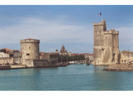 L'entrée du vieux port de La Rochelle ( 1o minutes à vélo de la maison)