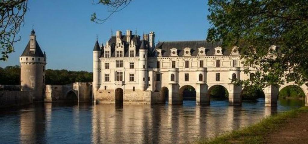The royal Chateau of Chenonceau (30 min by car)