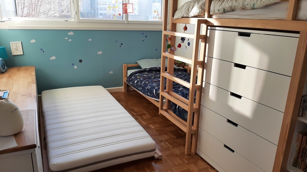 Room #1 with complementary bed (three 90x200 bed)