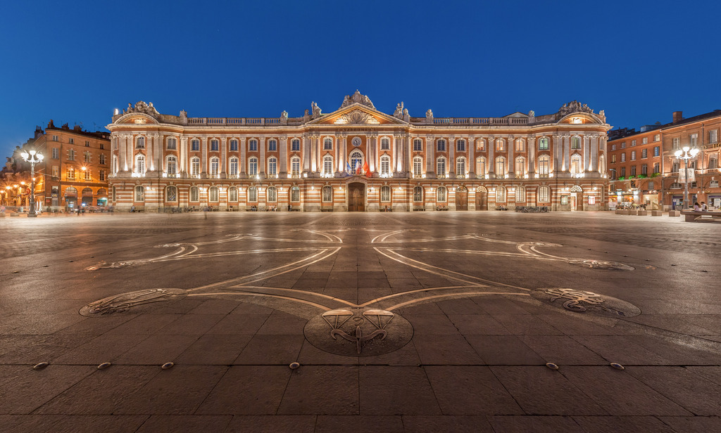 Toulouse : Place du Capitole by night (5 min walk from home)