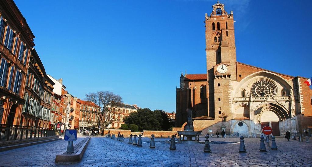 Toulouse : place Saint-Etienne (10 min walk from home)